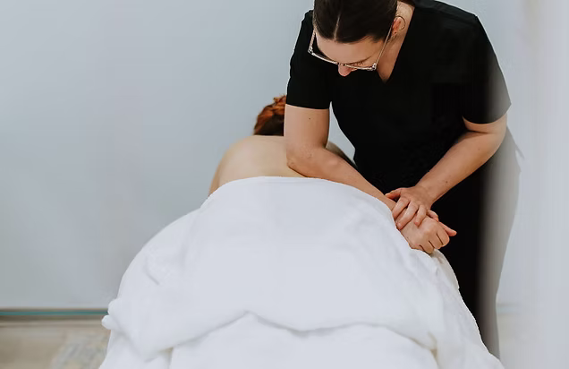 Katelyn performing massage